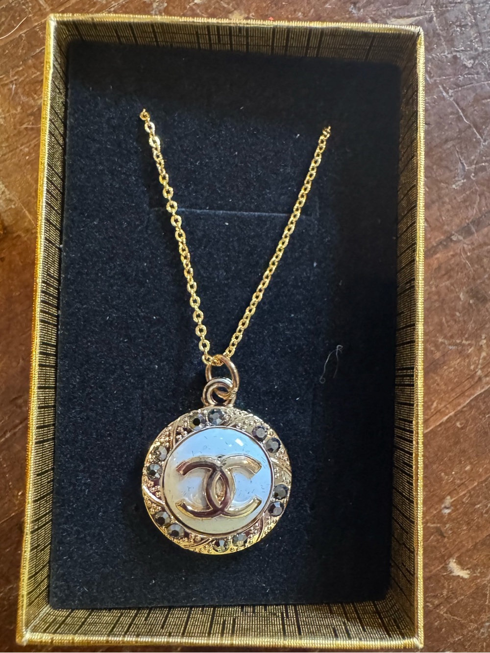 CHANEL Pull Gold-Tone Round Medallion Necklace with White Enamel